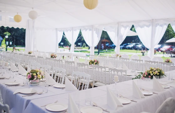 8x12 m Year-round sales tent